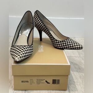 Michael Kors Flex Mid Pump 7.5 Houndstooth Heels